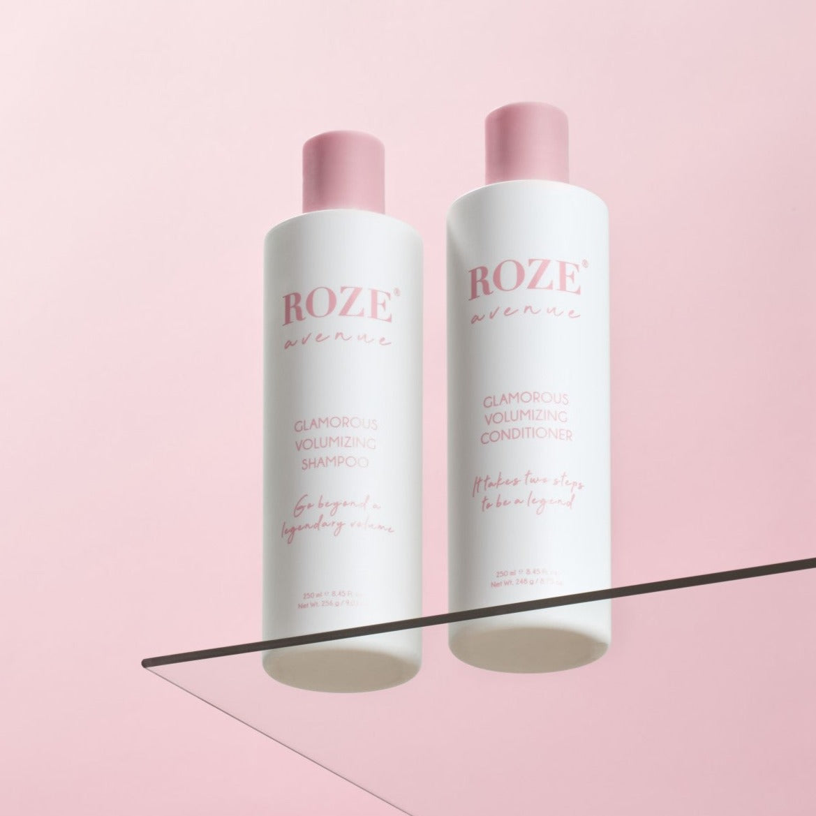szampon i odżywyka Roze Avenue - glamorous volumizing shampoo i conditioner ustawione obok siebie na szklanej półce